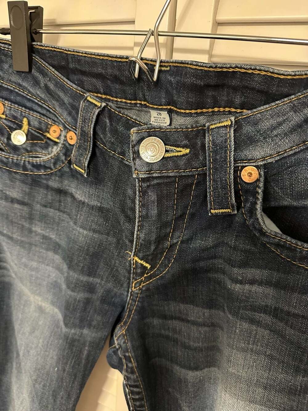 VINTAGE True Religion Slim Straight Jeans Women 28 Dark Wash Yellow Stitch Y2K - Picture 3 of 4